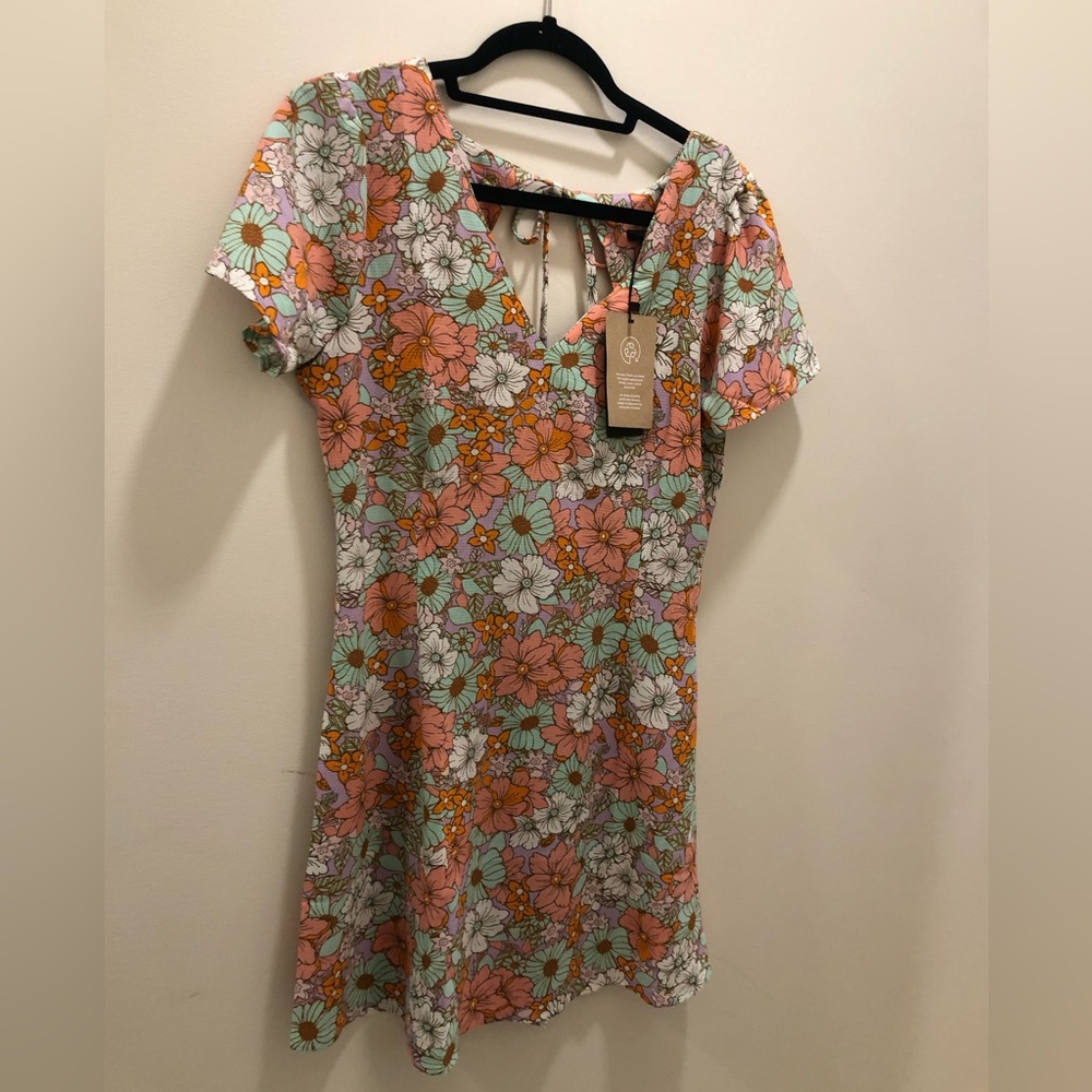 Mini V Neck Floral Dress size medium. Vera moda, spring
